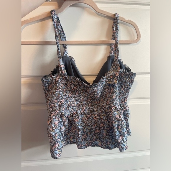 American Eagle, colorful tank top with tie front. - Picture 2 of 5